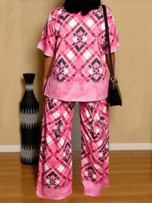 SHEIN Plus Size Graphic Print Crew Neck Casual Graphic Tees & Regular Waist Pants 2 Pieces Vacation Summer Women Outfits, Regular Fit For Spring, Autumn & Winter