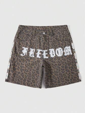 Street Life Shorts de mezclilla casuales para hombre con estampado de leopardo, aplicación de letras y decoración con remaches