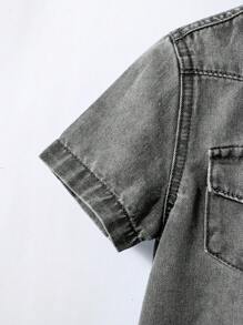 Conjunto de 2 piezas para niño pequeño de camisa negra casual y cómoda, y pantalones cortos de mezclilla de corte holgado, look urbano y cool, conjunto básico y versátil para usar en interior/exterior, ropa de ocio para niños en primavera y verano