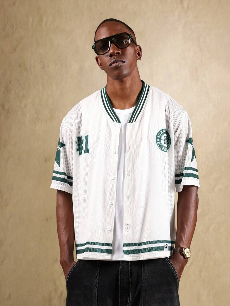 Limitierte Auflage von Shirts im Baseball-Stil