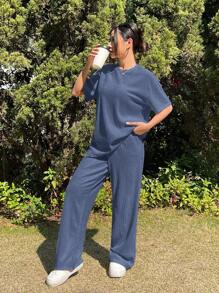 SHEIN EZwear Gestricktes Sommer Texturset aus locker sitzendem T-Shirt und Hose