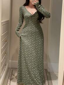 DAZY 碎花修身长款V领褶皱设计睡裙，秋冬款 - 綠色 - 查看 3