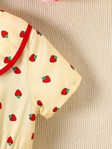 SHEIN Girls' Short Sleeve Smocked Collar Strawberry Print Dress With Strawberry Shaped Hanging Pouch, Casual Outfit For 4-7 Years Old, Summer New Arrival