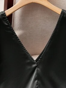 SHEIN Blusa elegante de talla grande para mujer con escote en V y manga corta, color negro - Negro - Ver 3