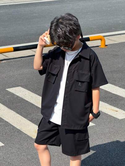 SHEIN 年轻男孩休闲韩版可爱灯芯绒拼接拉链夹克和抽绳腰长裤套装，适合春夏秋冬校服