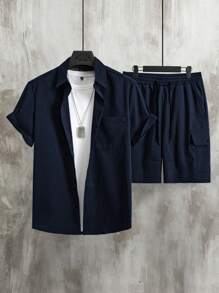 Manfinity Homme Bộ 2 món quần áo nam mùa hè thường ngày màu trơn áo sơ mi và quần short Bộ vest ngắn nam Bộ 2 món quần áo nam mùa hè quần short và áo sơ mi Bộ 2 món quần áo thường ngày cho nam Bộ 2 món quần áo nam - Màu xanh hải quân - Xem 1