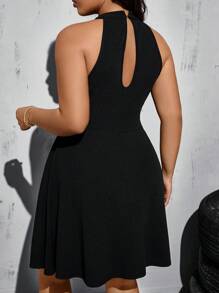 SHEIN Essnce Plus Size Women's Spring And Summer Fashion Casual Comfortable Daily Sleeveless Waist Black Short Dress,Y2k Clothes,Street Wear,Going Out Outfits,Cruise Women Outfits,Curve Cute Dress,Homecoming Dress,Back To School