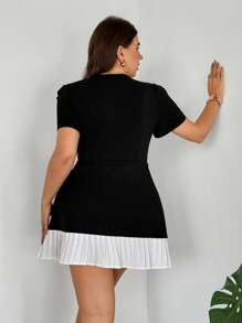 Firerie Vintage französisches Kleid mit plissiertem Detail, 2-in-1 Kurzarm Crop Kontrast-Farbiger A-Linie Taillierter Kleid für Damen in Große Größen, neue Sommerkollektion, geeignet für Dates, Konzerte, Aufführungen, Schwarz-Weiß Kleid, Plissee Kleid, Schwarz Kleid mit weißem plissiertem Saum, Quadratischer Ausschnitt Kleid/Lehreroutfit für Frauen/Rückkehr zur Schule/Schulkleidung