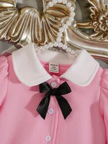 SHEIN Niña bebé, otoño e invierno, dama rosa, elegante, noble, lujoso, lujoso, lujoso, lujoso, blusa de manga larga con cuello blanco, top con hebilla de encaje dorado y falda larga rosa son adecuados para ir de compras, jugar, asistir a fiestas, reuniones y cocina occidental en otoño - Rosa - Ver 4