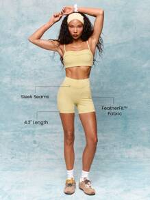 GLOWMODE 4.3英寸 FeatherFit™ 升级版丝滑柔软弹力吸汗运动骑行短裤，低冲击瑜伽普拉提芭蕾工作室日常休闲装 - French Vanilla - 查看 2