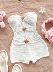 Soleia 性感 V 领镂空和金属花卉装饰修身连体裤，白色纹理面料，非常适合节日、约会、下午茶、度假、音乐节、波西米亚风、游轮、海滩、夏季 - 米色 - 查看 1