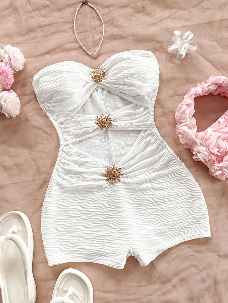 Soleia 性感 V 领镂空和金属花卉装饰修身连体裤，白色纹理面料，非常适合节日、约会、下午茶、度假、音乐节、波西米亚风、游轮、海滩、夏季 - 米色 - 查看 1