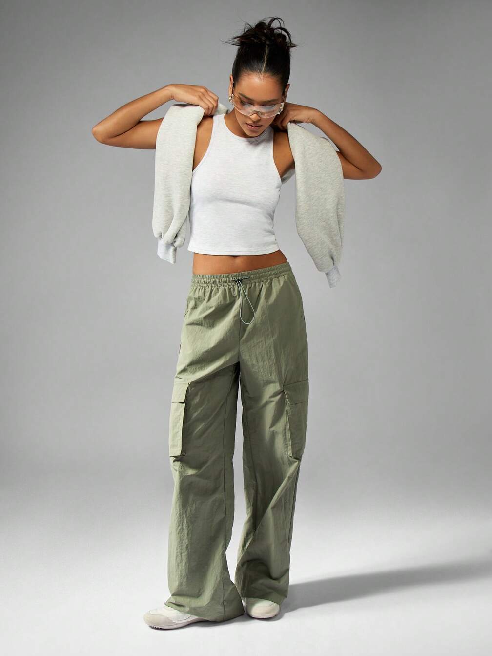 pants outfit missguided petite cargo pants