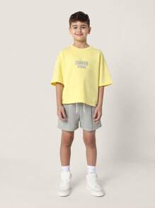 Sumwon Studios 青年宽松运动套装，休闲夏季运动休闲装，带有徽标印花、运动短裤和宽松 T 恤搭配