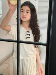 DAZY طقم تيشيرت كنزة قصير الأكمام وبنطلون طويل بقصة عنق دائرية للبنات المراهقات ، ملابس منزلية كاجوال للصيف، قطعتان