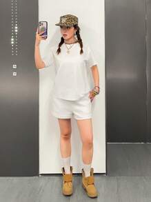 SHEIN Teen Girls' Casual Simple Comfy Round Neck Raglan Short Sleeve White T-Shirt And Shorts Set