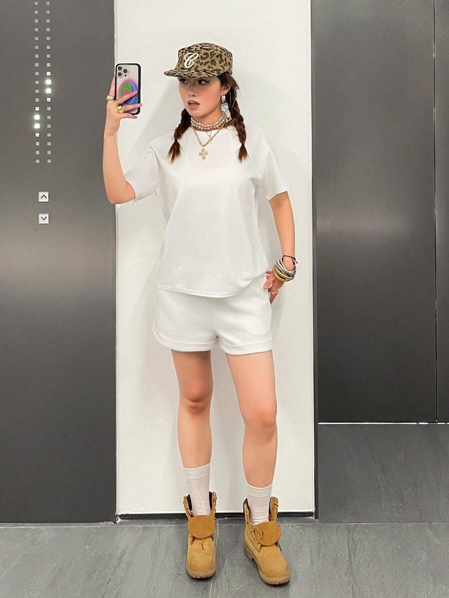 SHEIN Teen Girls' Casual Simple Comfy Round Neck Raglan Short Sleeve White T-Shirt And Shorts Set