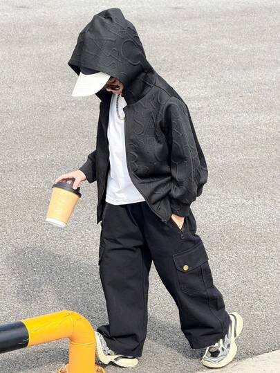 SHEIN 男童字母纹理面料连帽外套，适合通勤、上学和日常穿着，秋冬季休闲男童款，黑色连帽外套，时尚男童街头风黑色连帽衫，返校季必备