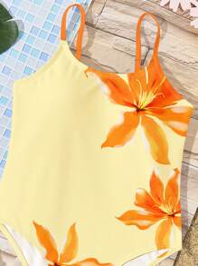 Traje de baño de una pieza minimalista casual con estampado de flores de hibisco y rosa de Jamaica de color amarillo cremoso para niñas preadolescentes, adecuado para el verano y las vacaciones relajantes de "chica coco" - Multicolor - Ver 3