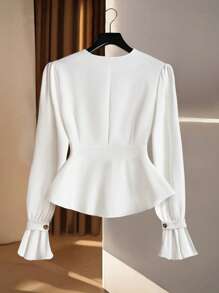 SHEIN Clasi ملابس علوية قصيرة للخروج للنساء ذوات المقاسات الكبيرة، بياقة على شكل حرف V، مزينة بأزرار معدنية، أكمام طويلة بأساور على شكل بوق، تصميم أنيق وعملي للاستخدام اليومي والأعمال - لون مشمشي - مشاهدة 2