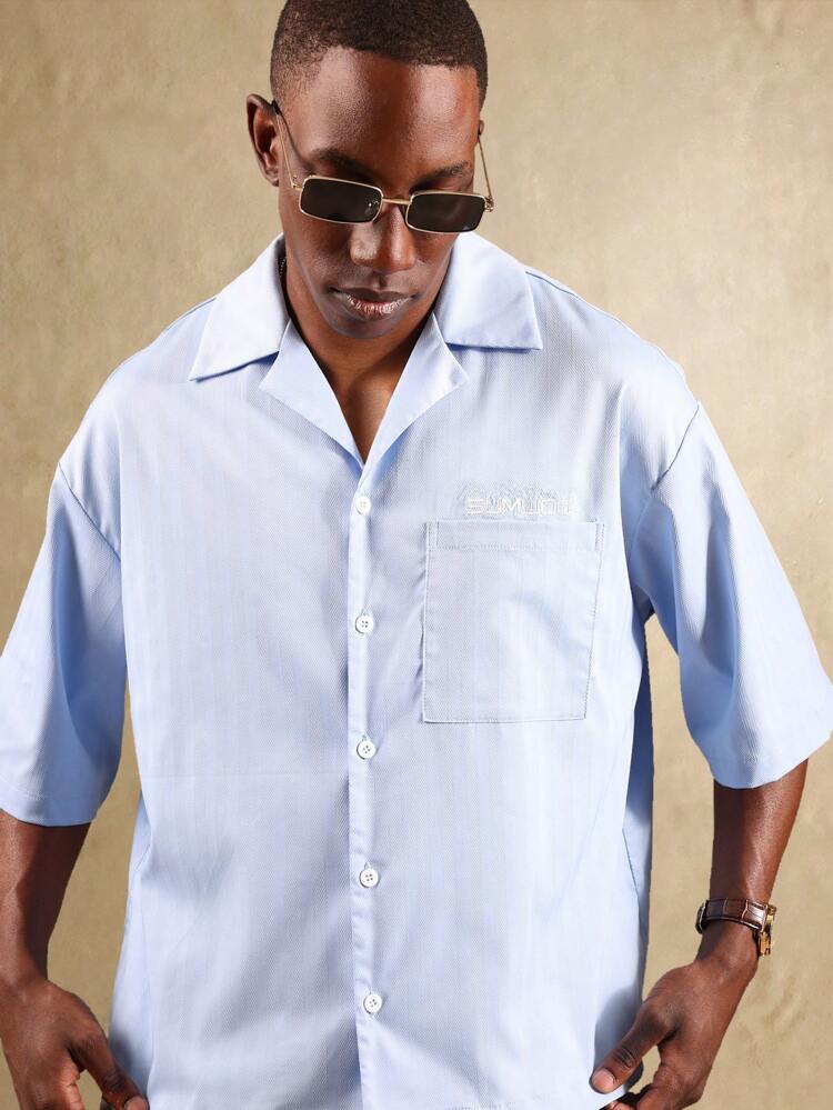 Chemise boutonnée à manches courtes et col à revers, coupe carrée