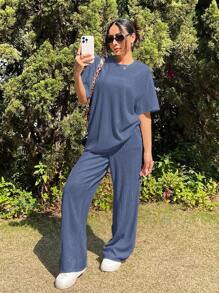 SHEIN EZwear Gestricktes Sommer Texturset aus locker sitzendem T-Shirt und Hose