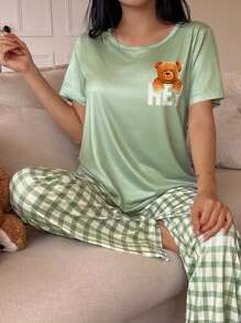 SHEIN Conjunto de pijama de manga corta con estampado a cuadros verdes frescos y diseño lindo de oso