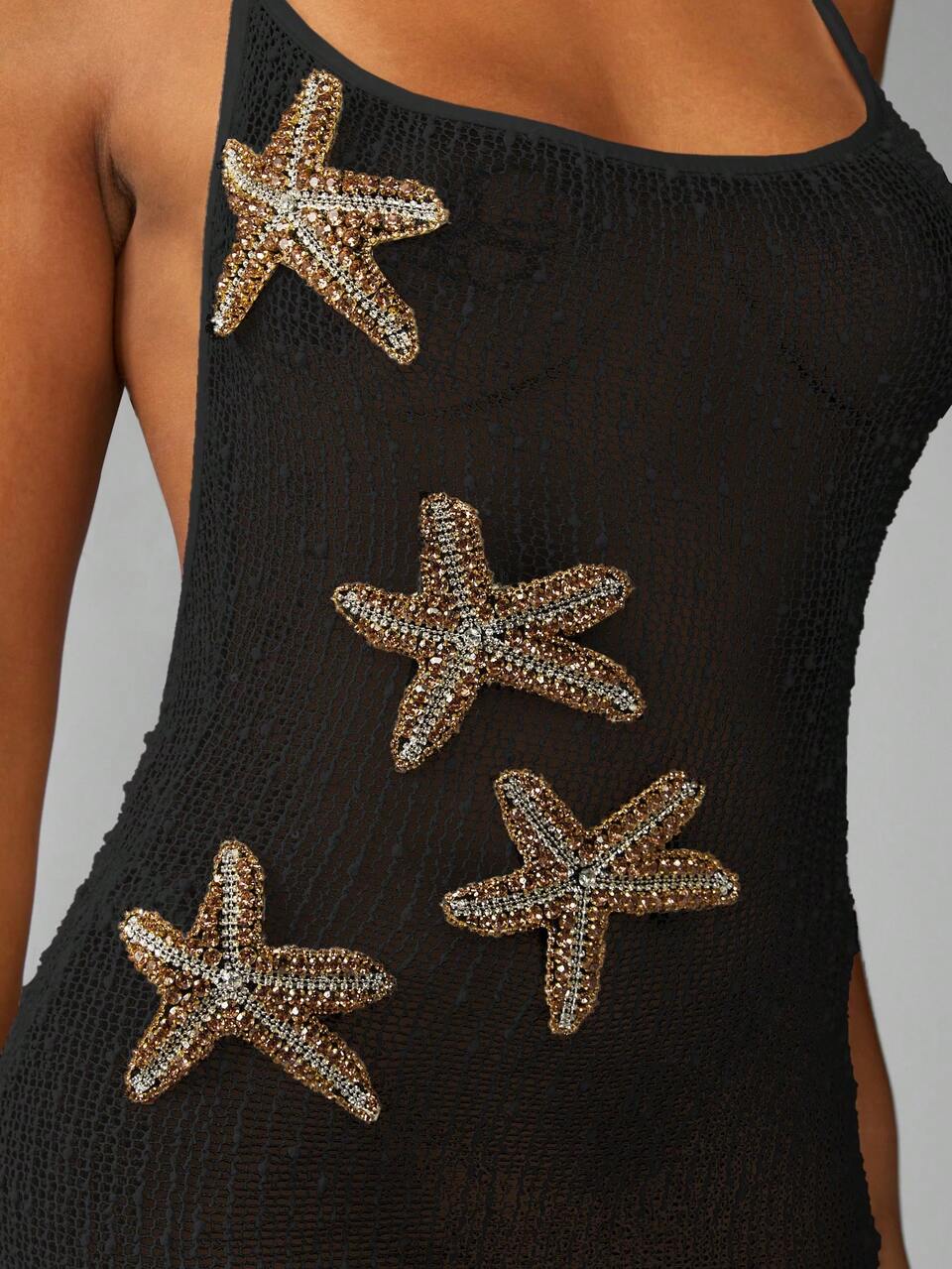 MISSGUIDED Abito lungo da spiaggia/resort lavorato a maglia, con decorazioni, collo alla scollatura, schiena aperta, lunghezza media, per occasioni serali estive