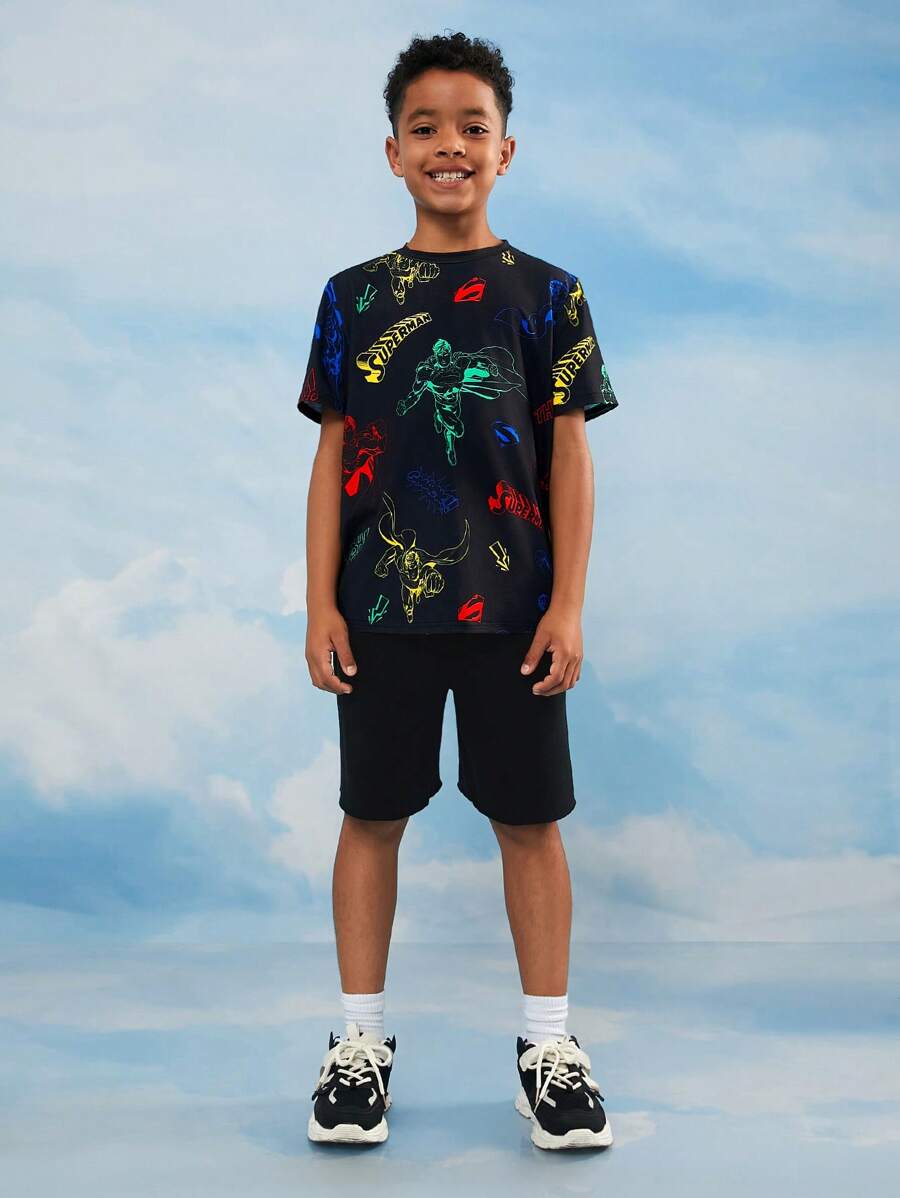 SUPERMAN X SHEIN Tween Boy 霓虹彩色超级英雄印花黑色休闲酷炫落肩短袖 T 恤