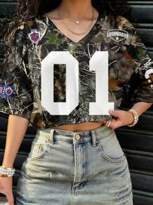 SHEIN EZwear 男士休闲宽松V领短袖网眼T恤，适合夏季运动街头潮流，迷彩树枝和数字01印花 - 彩色 - 查看 3