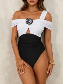 Swim Chiccia Summer Bestselling Beachside Casual Vacation Contrast Color One-Piece Swimsuit - Black and White - View 3