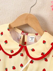 SHEIN Girls' Short Sleeve Smocked Collar Strawberry Print Dress With Strawberry Shaped Hanging Pouch, Casual Outfit For 4-7 Years Old, Summer New Arrival