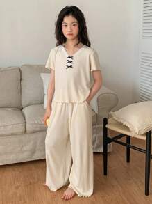 DAZY طقم تيشيرت كنزة قصير الأكمام وبنطلون طويل بقصة عنق دائرية للبنات المراهقات ، ملابس منزلية كاجوال للصيف، قطعتان