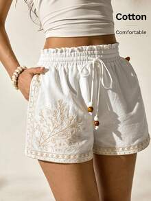 SHEIN X Scot Louie Easelle Quần short thêu họa tiết khối màu Boho thoải mái màu trắng dành cho nữ, dây đeo hạt, tốt nghiệp - trắng - Xem 1