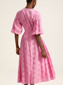 Aveloria Rosie 精致刺绣灯笼袖连衣裙，V领，收腰设计，优雅别致的连衣裙，百搭 - 粉色 - 查看 2
