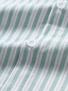Manfinity Homme 男士条纹单排扣休闲短袖衬衫（不对称）男士条纹衬衫条纹衬衫条纹衬衫，老钱款 - 綠色 - 查看 4