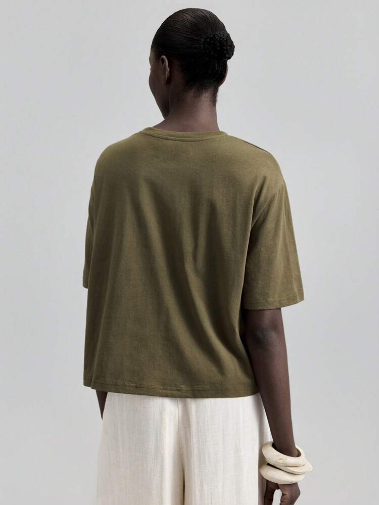2026 Spring/Summer New Lightweight Casual T-Shirt For Women, Elegant Resort Wear, Loose Comfortable Versatile Applique Embroidered Short Sleeve Round Neck Minimalist Fashion, Suitable For Holiday, Beach, Office Wear