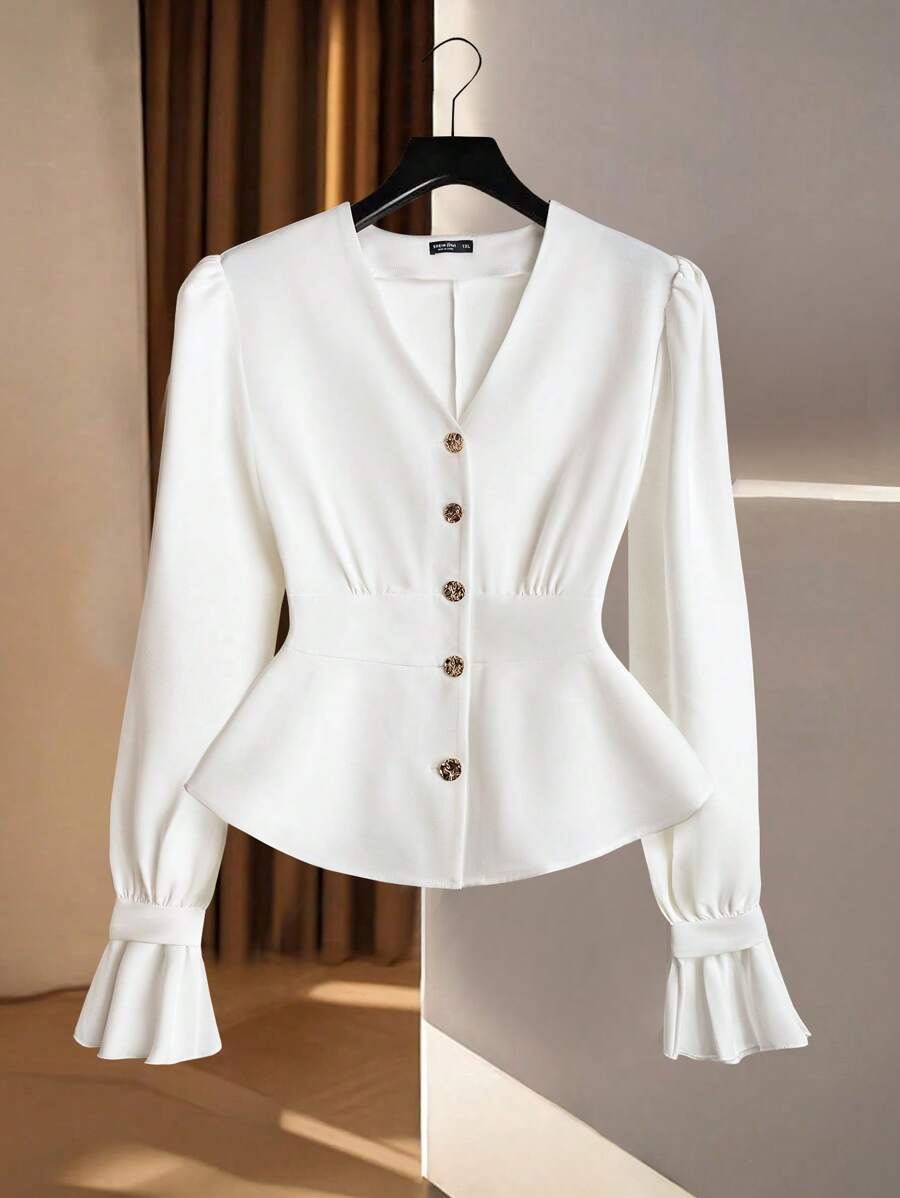 SHEIN Clasi ملابس علوية قصيرة للخروج للنساء ذوات المقاسات الكبيرة، بياقة على شكل حرف V، مزينة بأزرار معدنية، أكمام طويلة بأساور على شكل بوق، تصميم أنيق وعملي للاستخدام اليومي والأعمال - لون مشمشي - مشاهدة 1