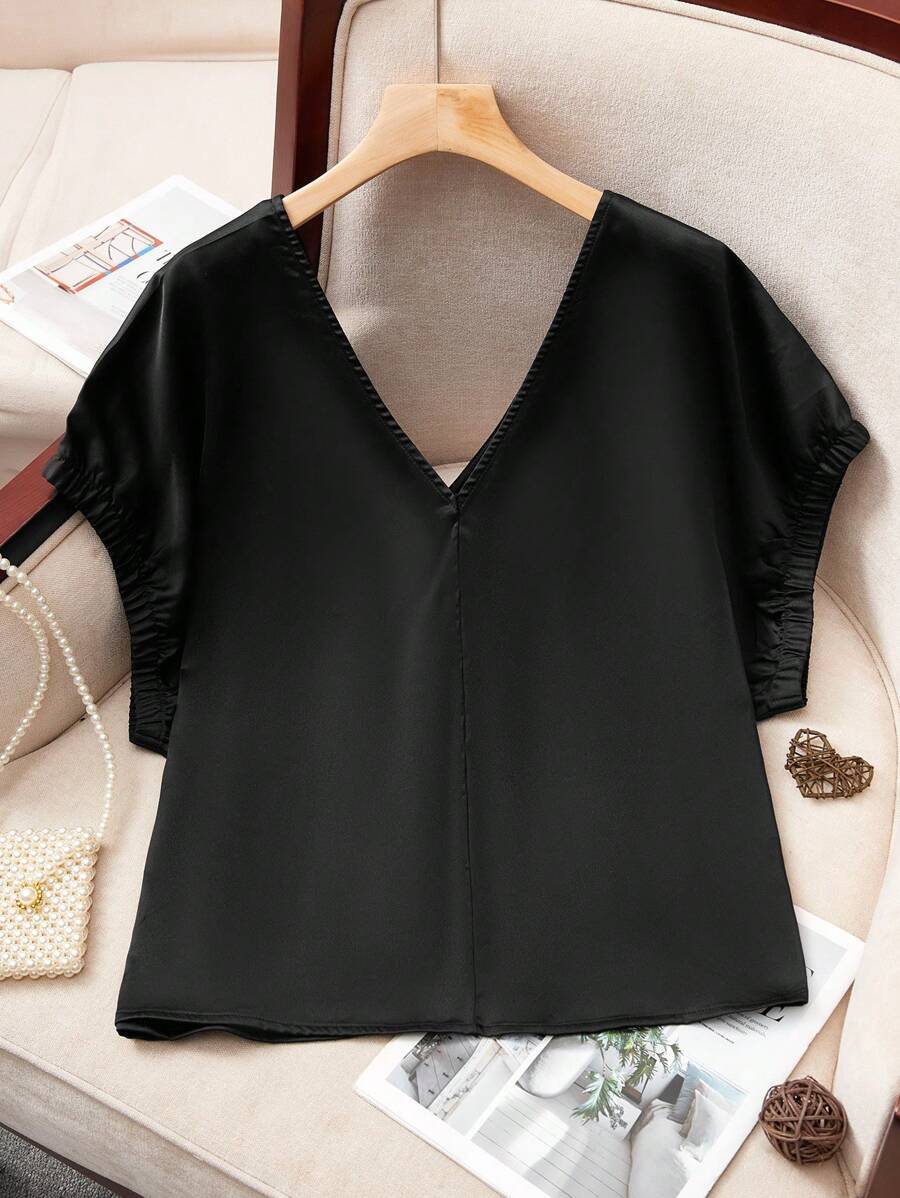 SHEIN Blusa elegante de talla grande para mujer con escote en V y manga corta, color negro - Negro - Ver 1