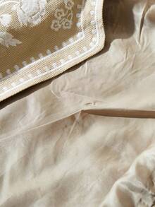 Aveloria Modichic Stylish Unique High-End Colorblock Short Jacket For Women, Featuring Elaborate Embroidery Pattern And Round Neck, Versatile Design