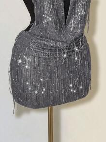 SHEIN ICON Vestido mini ceñido con escote profundo en la espalda, adornos de flecos y lentejuelas, y atar en el cuello para mujer - Gris - Ver 6