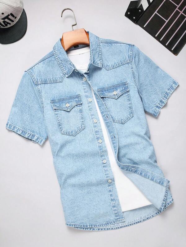 Manfinity Homme Chemise en jean à manches courtes décontractée, bleu pâle, anti-froissage et résistante à la saleté, avec poches à rabat. Printemps/été