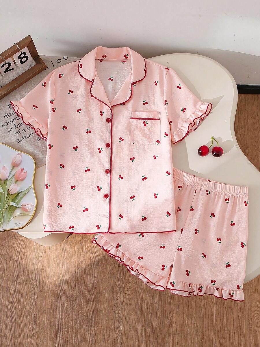 SHEIN Genkimix Kids Bộ đồ ngủ 2 món cho bé gái tuổi teen, áo ngắn tay thanh lịch in họa tiết quả anh đào có viền xếp nếp và quần short, đồ ngủ thời trang thoải mái - Hồng - Xem 1