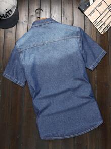 Manfinity Homme 男士抗皱耐用贴袋翻盖春夏休闲深蓝色牛仔短袖衬衫 - 深色水洗藍 - 查看 2