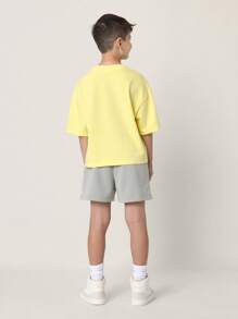 Sumwon Studios 青年宽松运动套装，休闲夏季运动休闲装，带有徽标印花、运动短裤和宽松 T 恤搭配