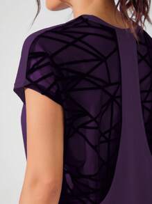 Easithlete Easithlete 女式拼接几何网眼圆领休闲健身运动T恤健身衫 - Bold Plum - 查看 6