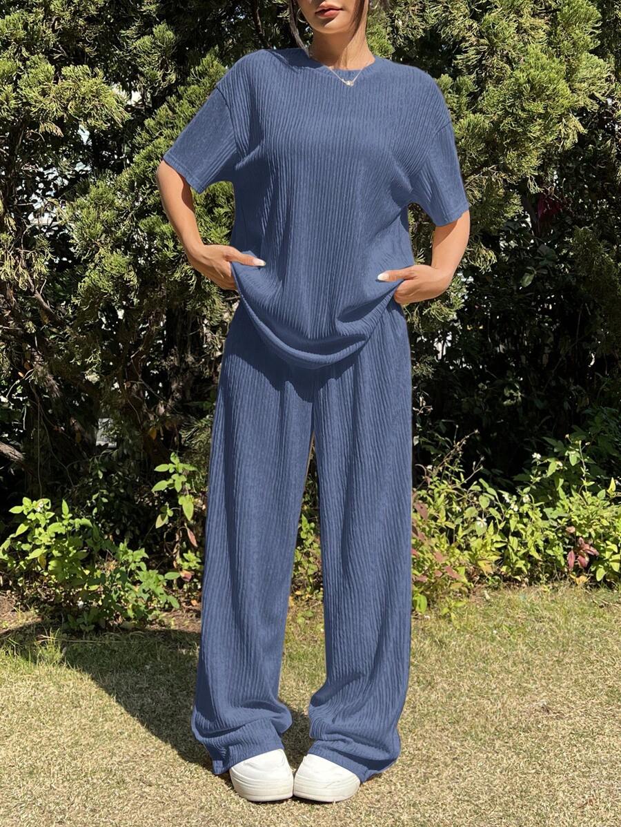 SHEIN EZwear Gestricktes Sommer Texturset aus locker sitzendem T-Shirt und Hose