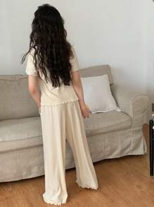 DAZY طقم تيشيرت كنزة قصير الأكمام وبنطلون طويل بقصة عنق دائرية للبنات المراهقات ، ملابس منزلية كاجوال للصيف، قطعتان