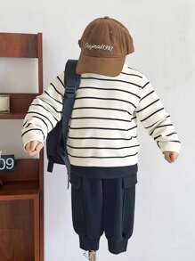 SHEIN 可爱休闲百搭黑白条纹弹力长袖圆领毛衣，适合儿童，适合幼儿园