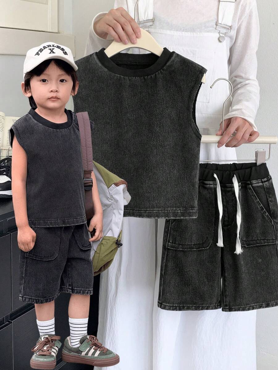 SHEIN 年轻儿童针织牛仔无袖上衣和短裤套装,磨损下摆和口袋和袖口设计,抽绳松紧腰带,上衣和裤子上有详细的编织品牌标志,舒适的罗纹领口和腰部,不变形,基本休闲户外活动运动学院街头风格百搭套装 - 黑色 - 查看 1